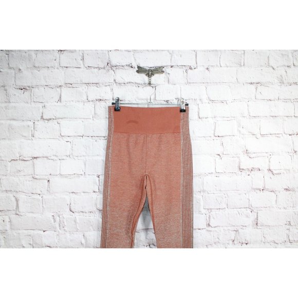 NWT! Fabletics Ombre Seamless Ultra High-Waisted Leggings Size M - Picture 3 of 8